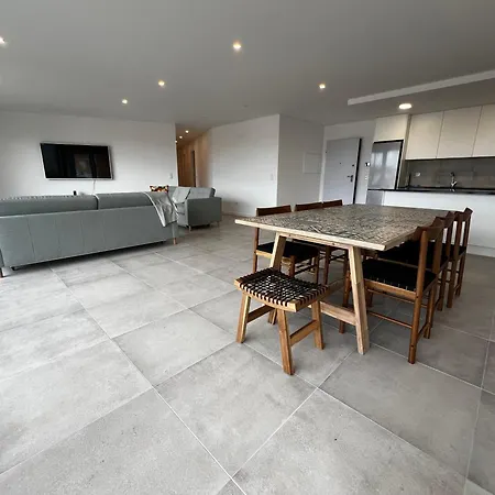 Modern Spacious With Rooftop Pool Apartman *