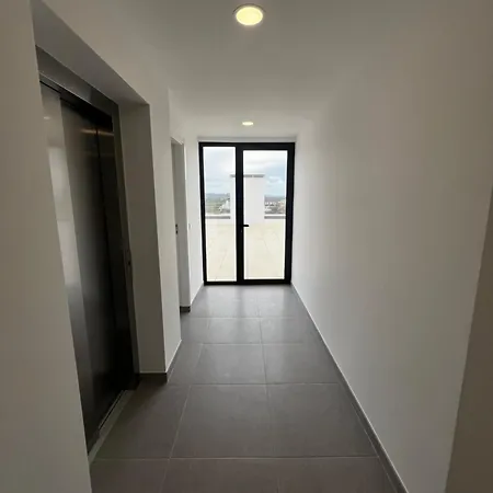 Modern Spacious With Rooftop Pool * サン・マルティーニョ・ド・ポルト