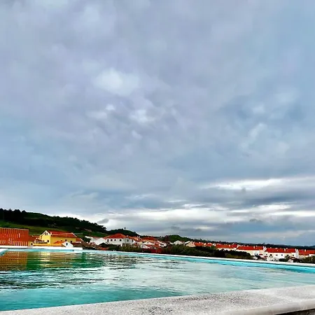 Modern Spacious With Rooftop Pool * サン・マルティーニョ・ド・ポルト