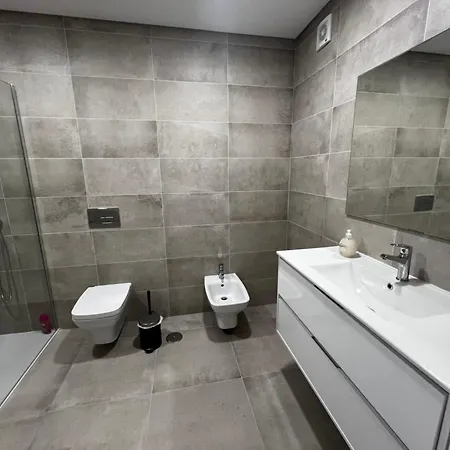 Modern Spacious With Rooftop Pool *