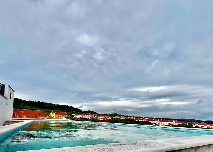 Modern Spacious With Rooftop Pool * 상 마르티뇨 두 포르투