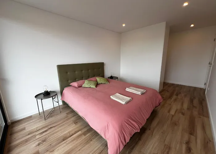 Modern Spacious With Rooftop Pool 아파트 *