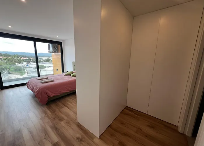 Modern Spacious With Rooftop Pool * 상 마르티뇨 두 포르투