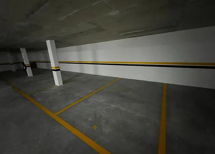 Modern Spacious With Rooftop Pool 아파트