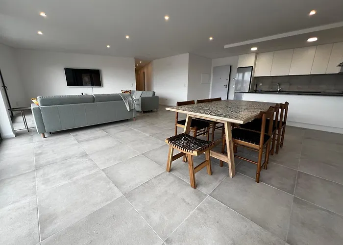 Modern Spacious With Rooftop Pool 아파트 *